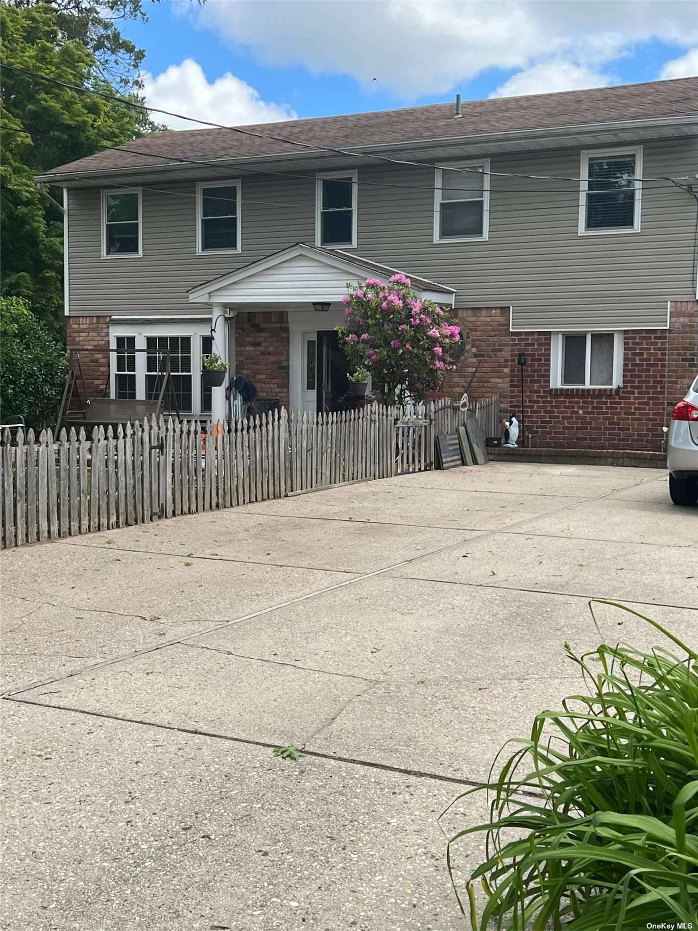 INVESTER'S DELIGHT OR HOMEOWNER WITH 1 2 ACRE OF PROPERTY, MAIN HOUSE HAS 5 BEDROOMS AND 2 FULL BATHS, PARTIAL BASEMENT WITH 1 SEPARATE COTTAGE AND 1 STUDIO ALL ON ...