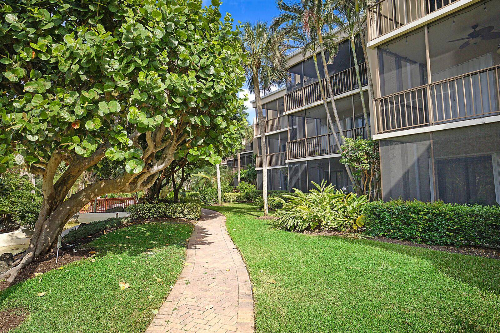 Move in Ready ! ! First floor condo with walking distance to the Intracoastal and pool.