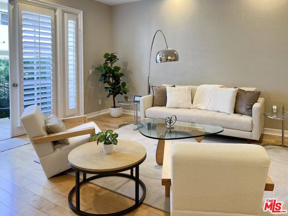 11680   Montana Ave 2.0 Brentwood LA