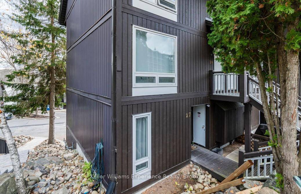 Discover this bright, modern 1 bedroom condo offering lake views and access to Peninsula Lake.