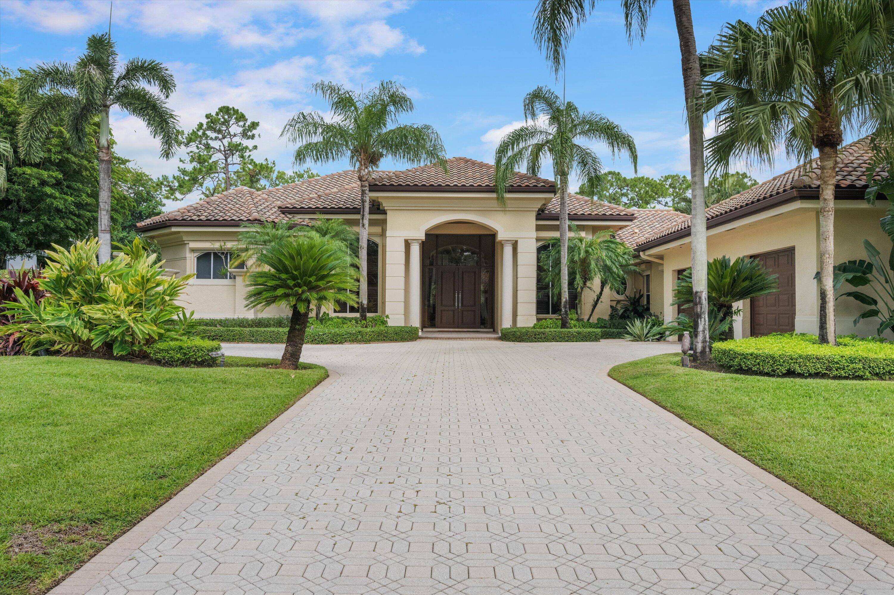 Welcome to West Palm Beach's desirable guard gated club community Breakers West !