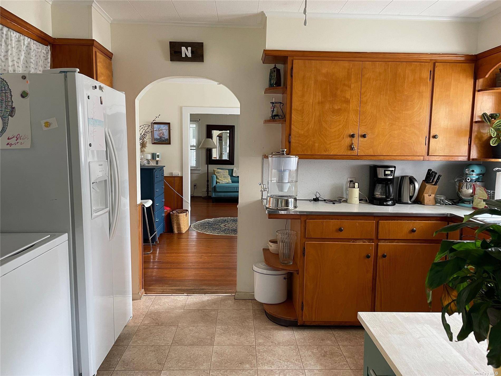 Experience all Greenport amp ; the North Fork have to offer from this charming, furnished 1 bedroom bungalow with cozy enclosed front porch and inviting, private backyard.