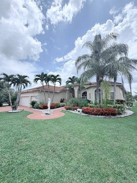 Immaculate home nestled in the highly sought after community waterways of Naples !