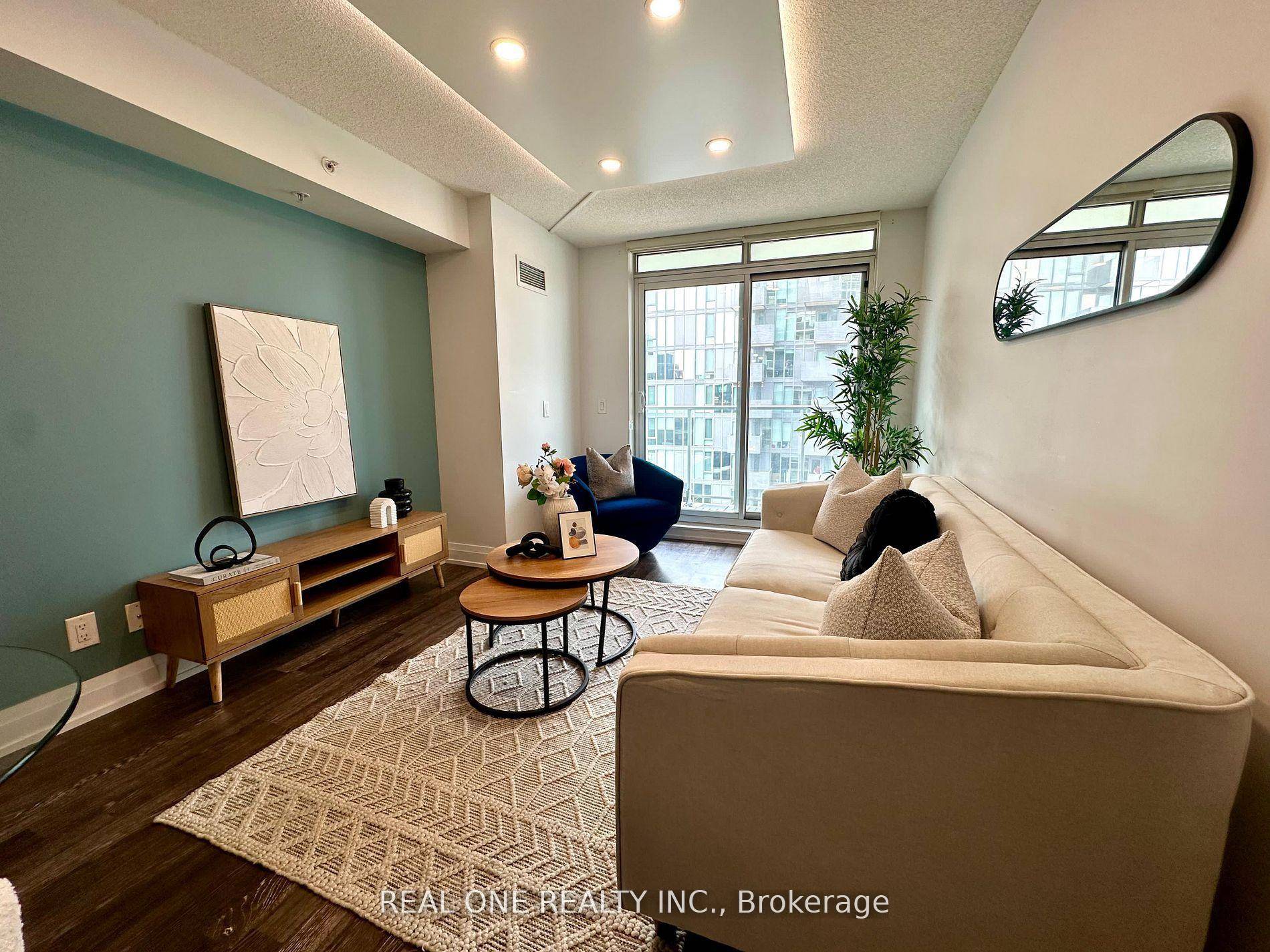 Rarely Offer Spacious 3 bedrooms Corner Unit with 2 bathrooms.