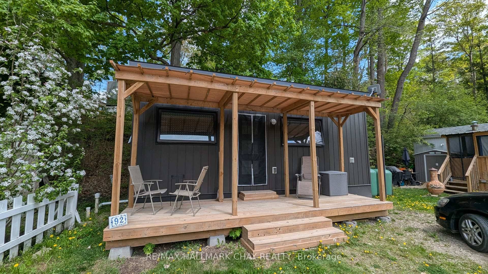 Fabulous tiny home overlooking the Nottawasaga River !