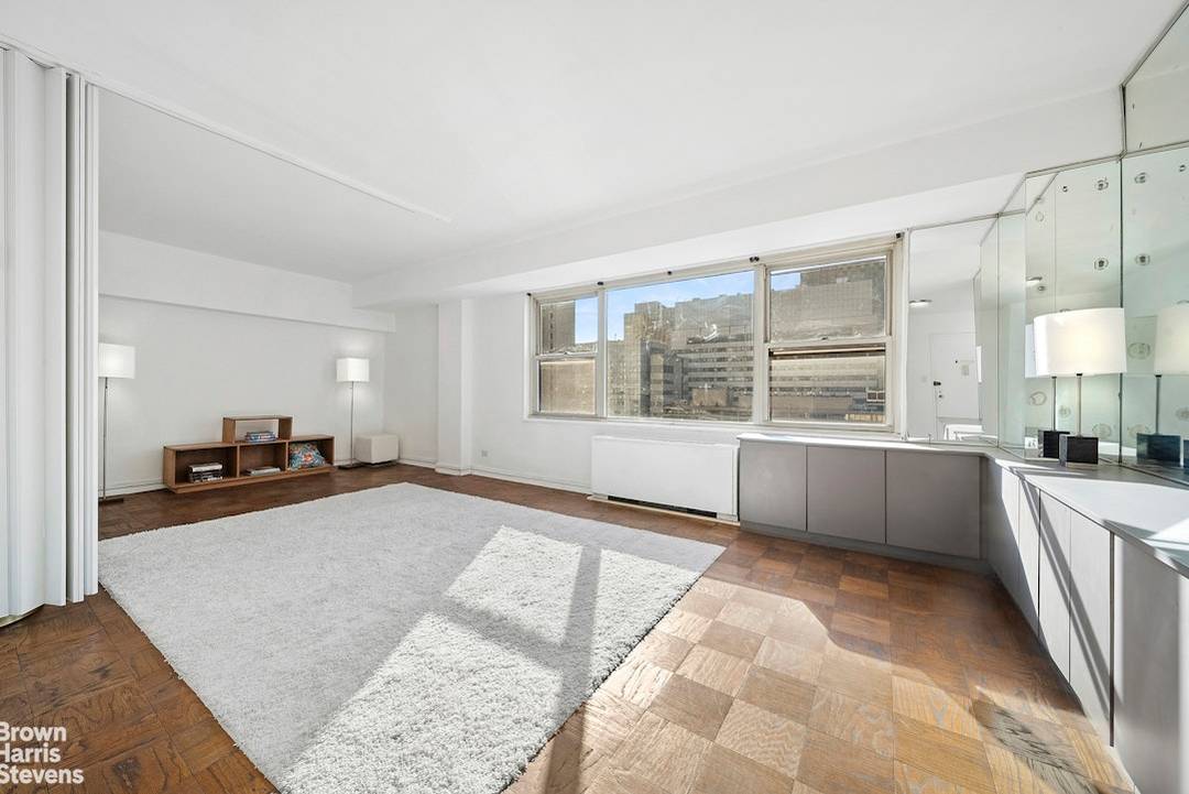 Owner will pay the first 3 months of maintenance after closing !