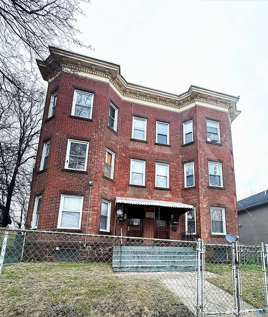 ATTENTION INVESTORS Welcome to 186 188 Benton Street, a well maintained, second generation owned six family property in Hartford's South End offering strong income potential and desirable upgrades throughout.