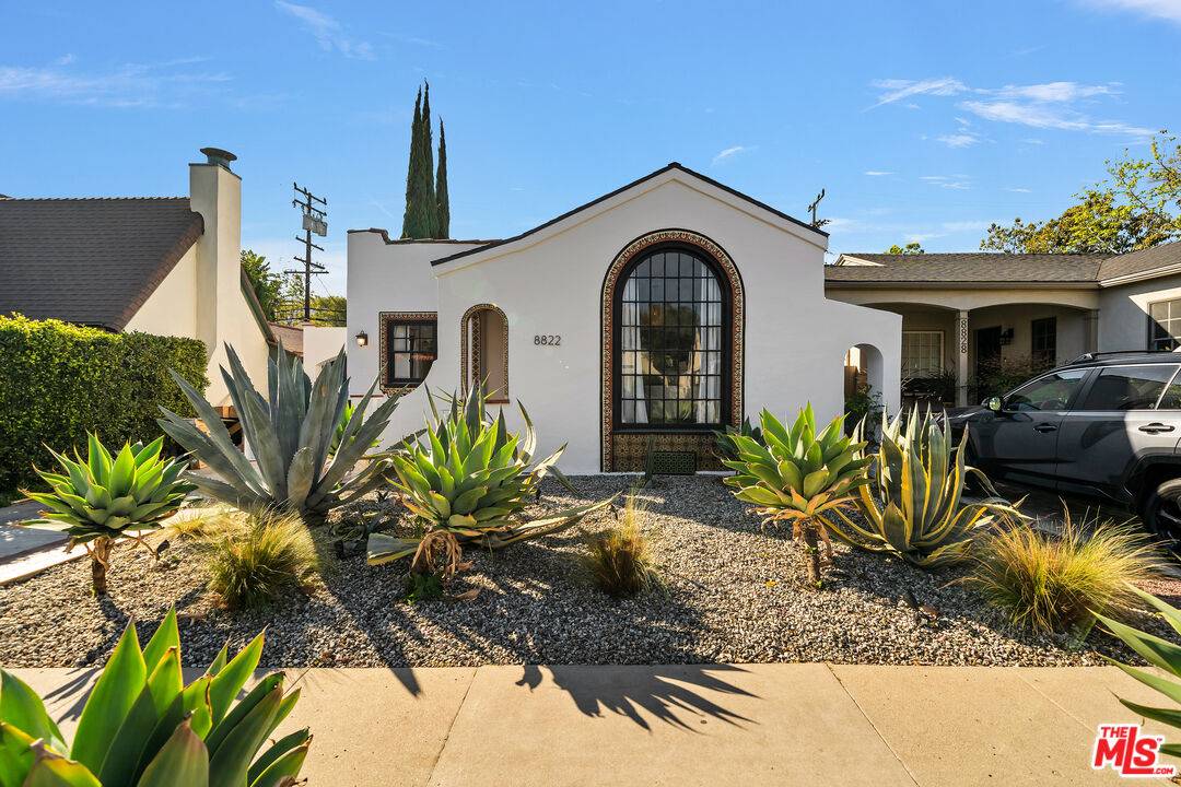 8822 Rosewood Ave 3BR Beverly Grove La