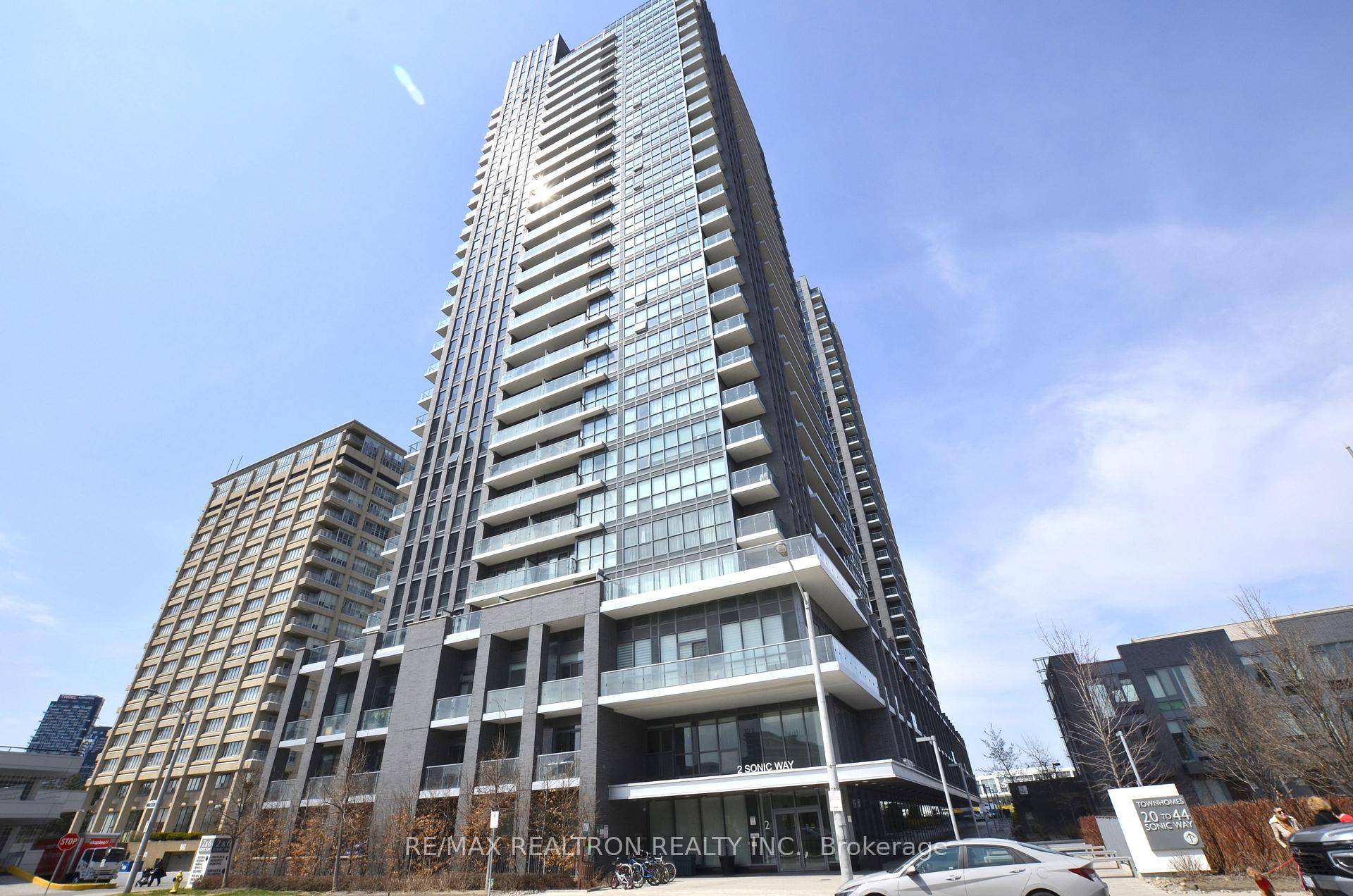 Very Bright Bachelor's Apartment In A Great Location Conveniently Located At Don Mills And Eglinton Steps To New TTC On Eglinton Avenue Easy Access To Highway 404 South Exposure Floor ...