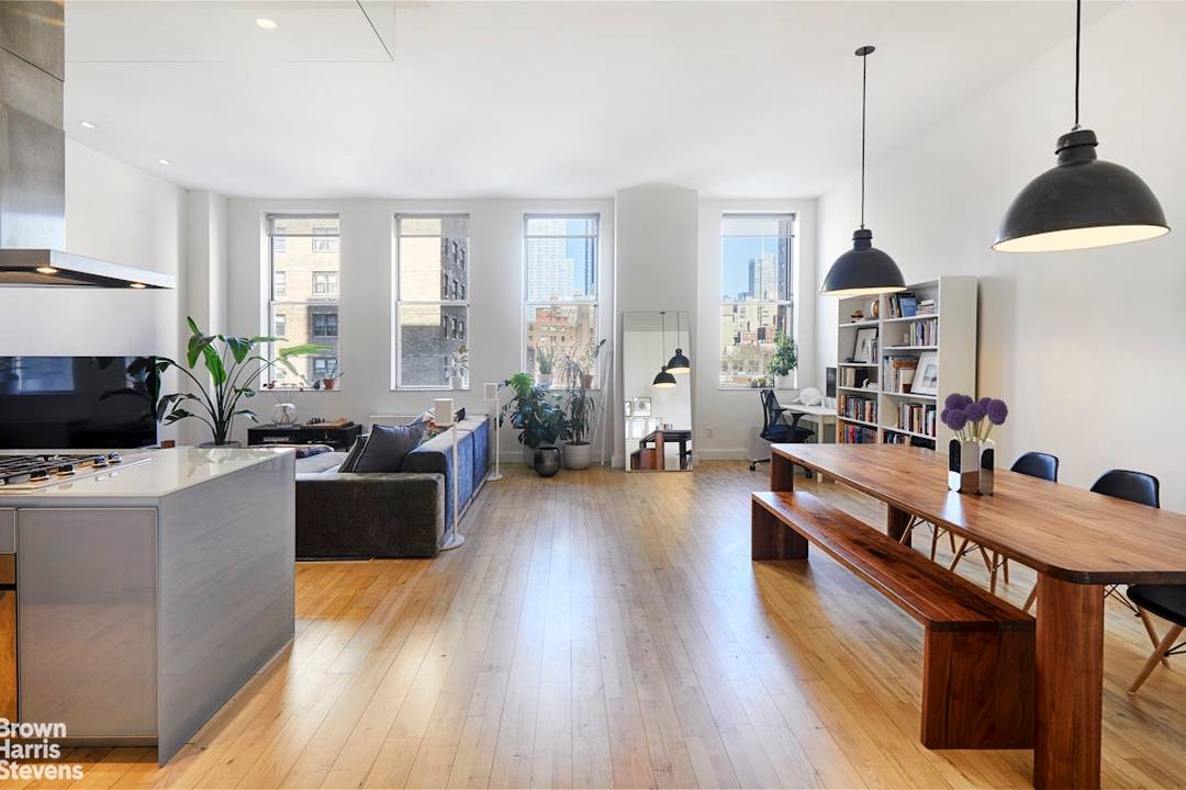 EXPANSIVE WEST CHELSEA LOFT 12' CEILINGS FULL SERVICE CONDO Spanning 1, 036 square feet, this sun filled West Chelsea loft offers greater scale than many comparable one bedroom residences.