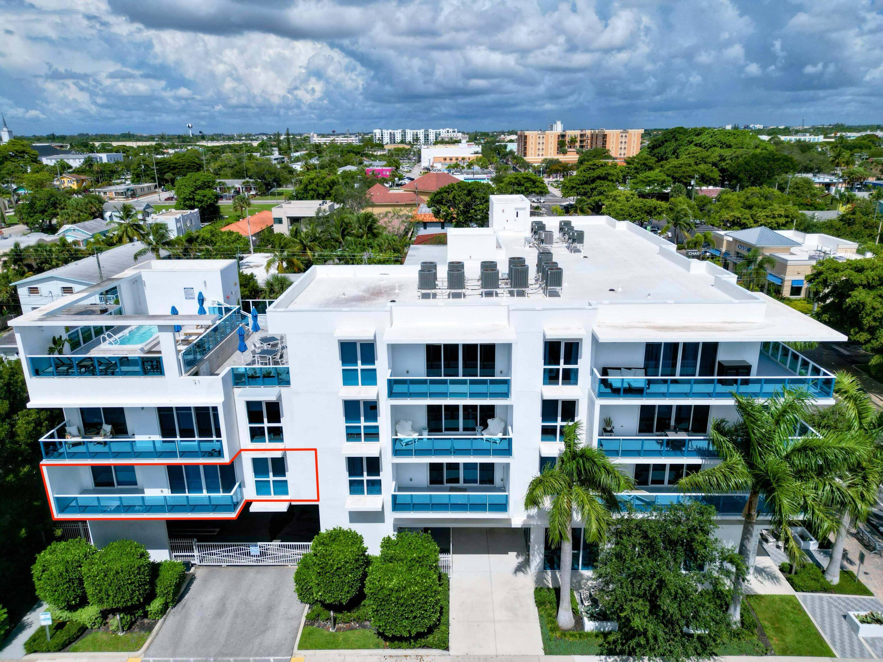 Barely lived in and like new construction, this luxury condo is located in a boutique building with secured lobby, rooftop pool spa with loungers, intracoastal views, outdoor kitchen and BBQ ...