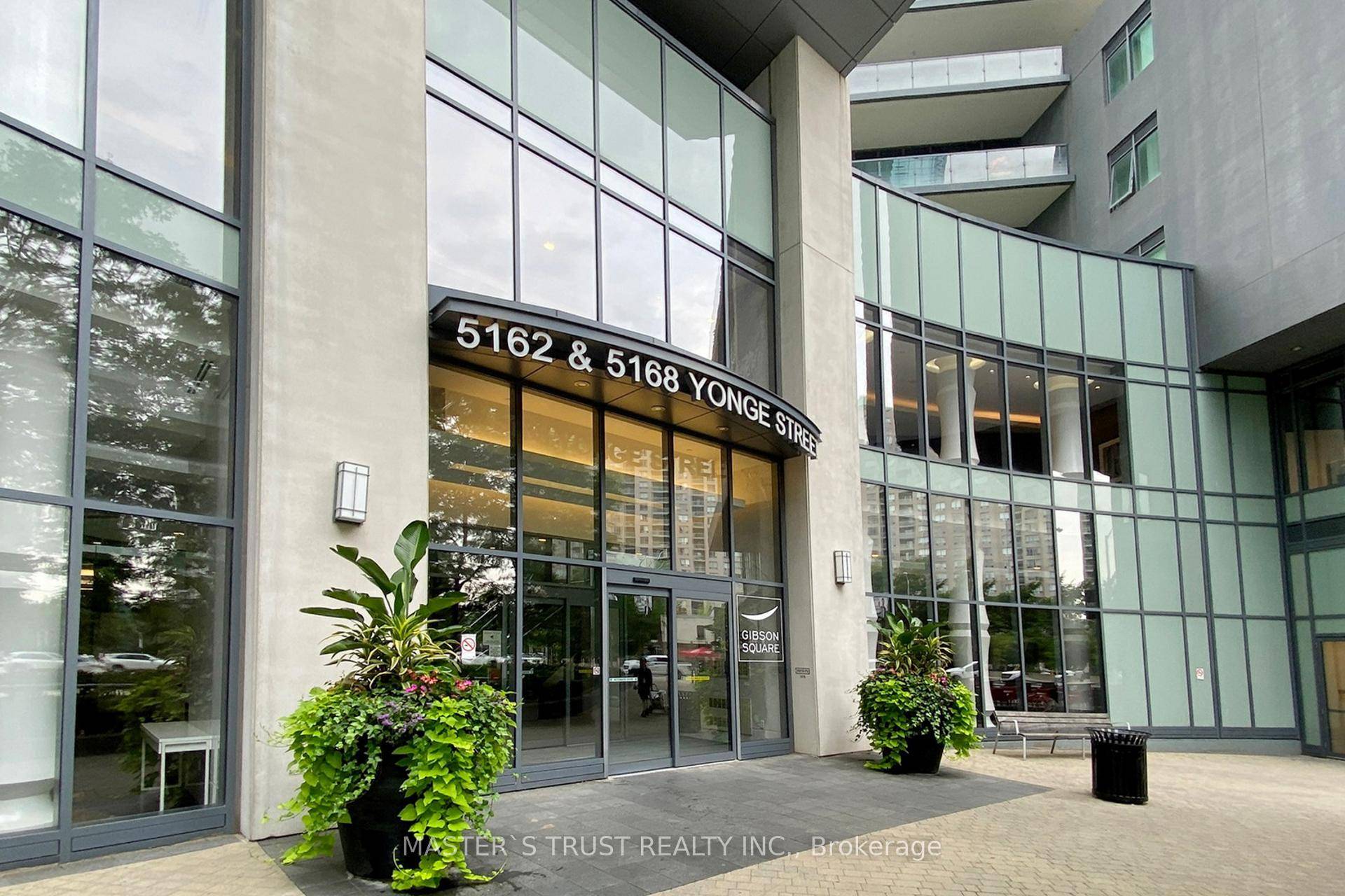 Luxurious Gibson Condo with direct Subway access !