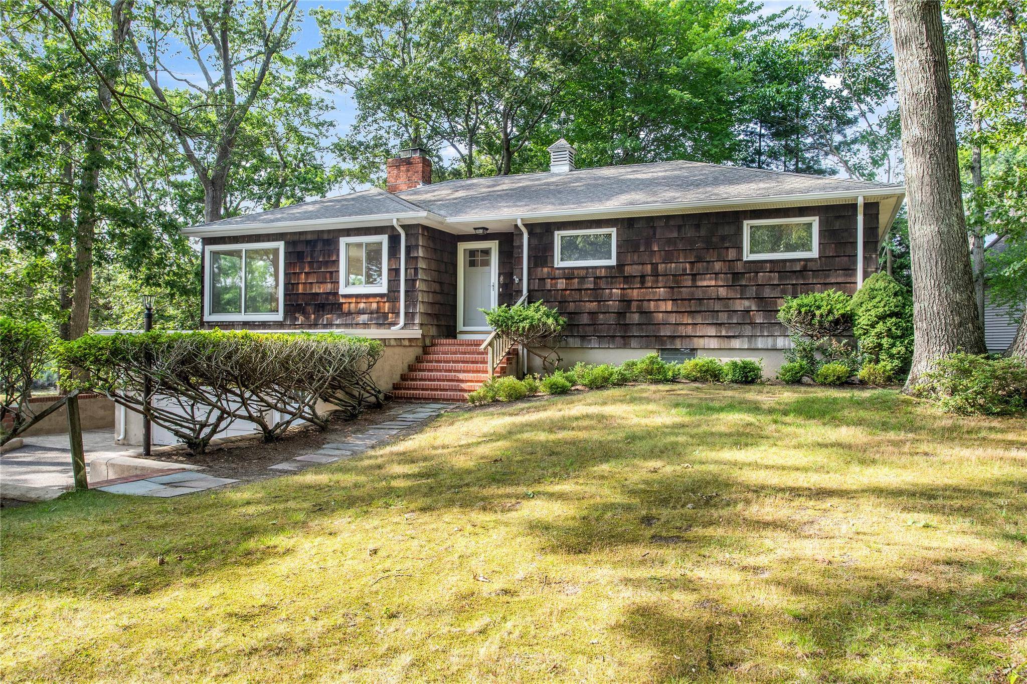 Create lasting memories in this charming sea side gem nestled in the heart of Cutchogue.