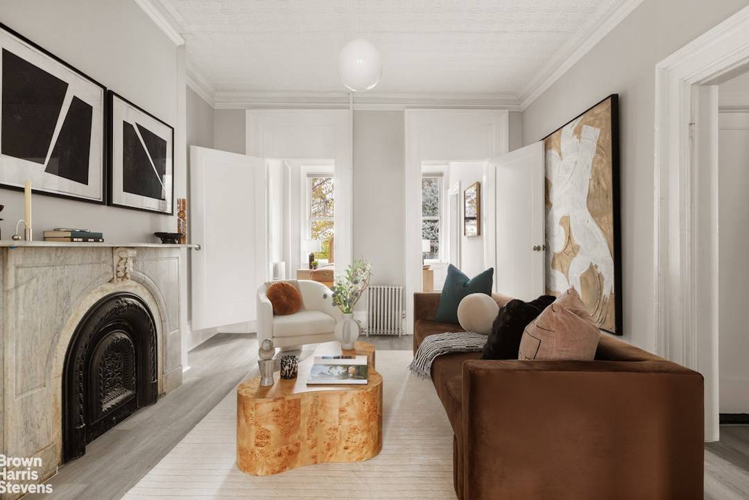 Perfectly positioned in the heart of Williamsburg, just two blocks from the Bedford Avenue subway, 91 Berry Street is a renovated townhouse that blends historic character with modern sophistication.
