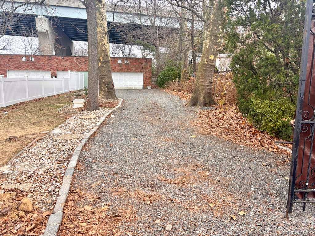 5, 500 SF buildable lot in the heart of Malba, with gorgeous Unobstructed water and bridge views Build your Forever Dream Home in the heart of Malba, and enjoy full ...