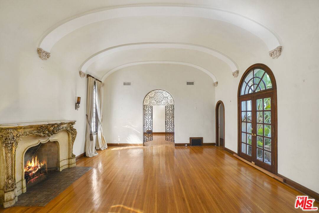 609  S Highland Ave 3BR Hancock Park La
