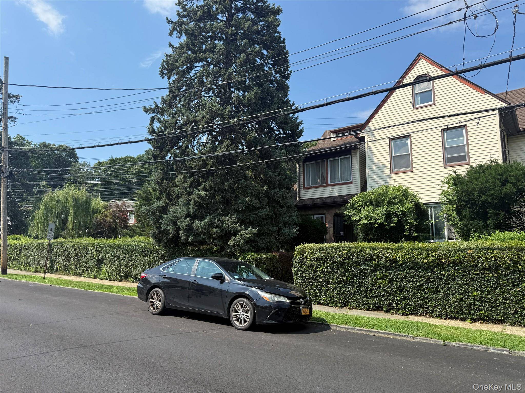 Nestled in the heart of Mount Vernon, this charming and spacious Colonial offers an incredible opportunity to create your dream home.