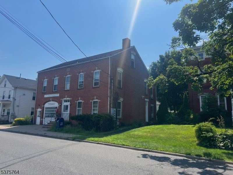 Owner wants cash offers only and limited to 30 day close.