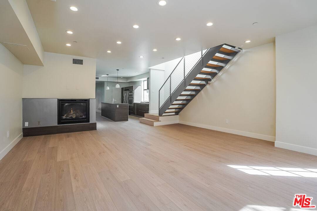 1250  N Harper Ave 2BR Hollywood Hills East La