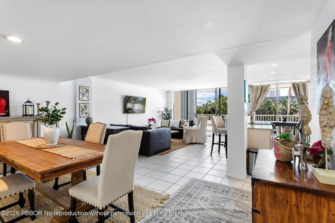 La Palma Directly on the Intracoastal Deeded Beach Access Oversized 2 bed 2 bath residence.