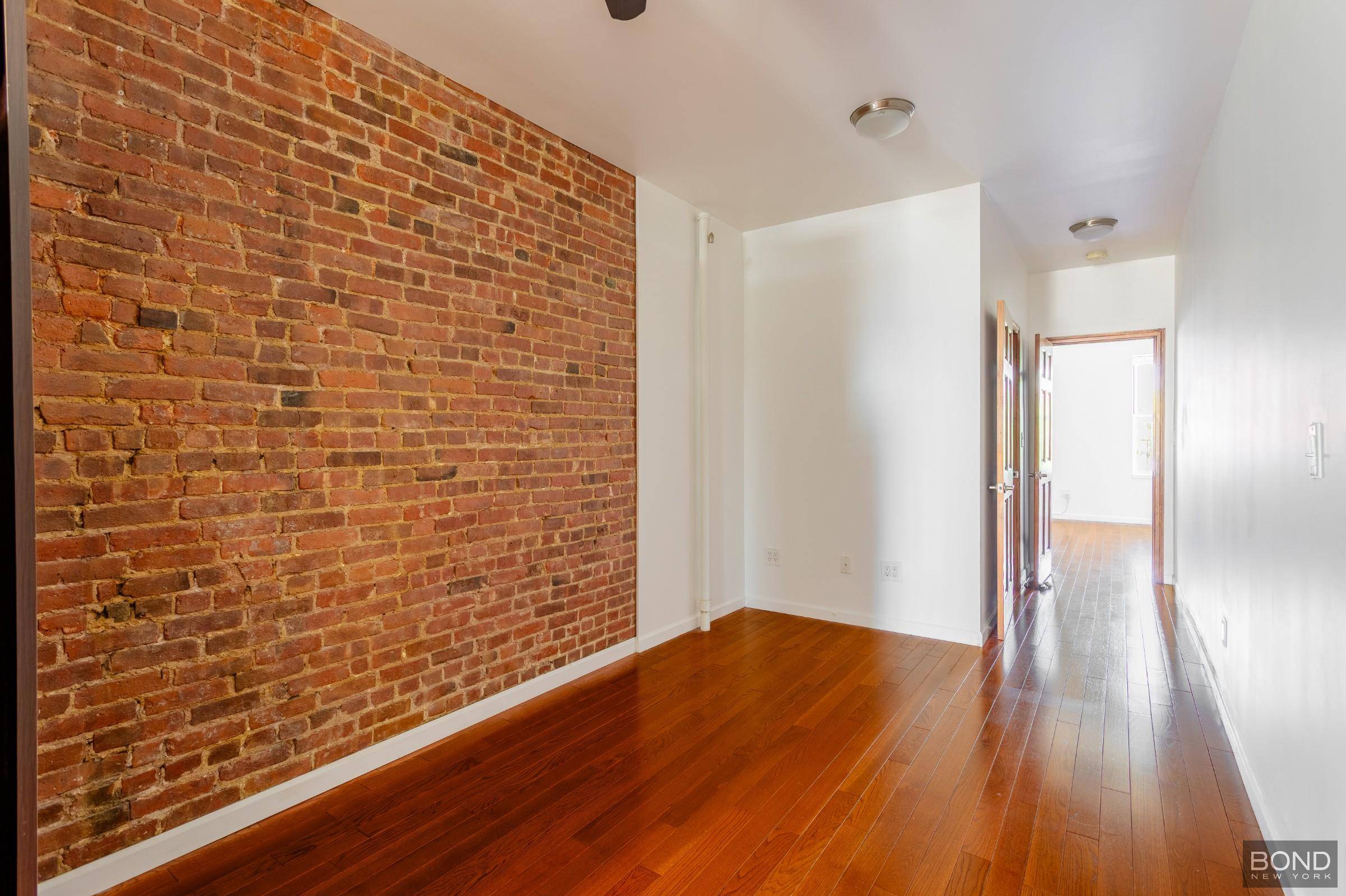 This stunning one bedroom apartment is located on trendy Franklin Street, in a prime Greenpoint waterfront location.