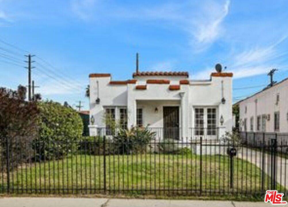 1034  N Kenmore Ave 2BR La