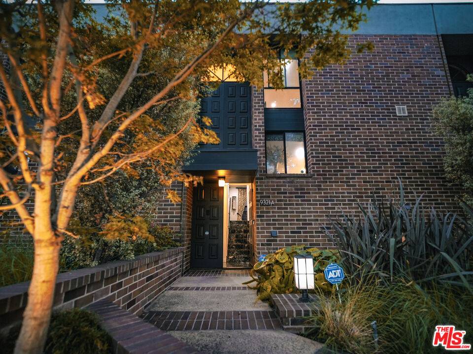 9321   Burton Way 3BR Beverly Hills Post Office | B.H.P.O. La