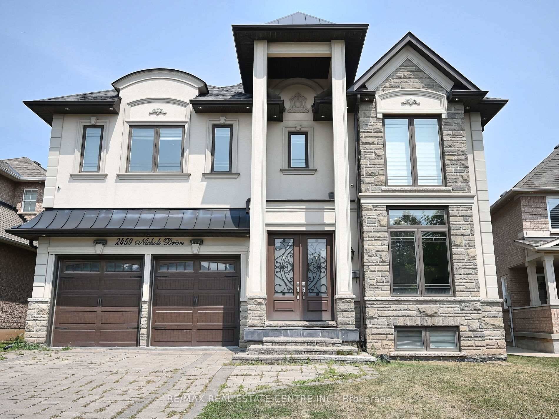 Stunning Fabulous Custom Built Executive Home Only 7 Years old with Smooth Ceilings, With 5 Bedrooms Den and 5Bathrooms in the Heart of Oakville, Prime Location Close to Top Rated ...
