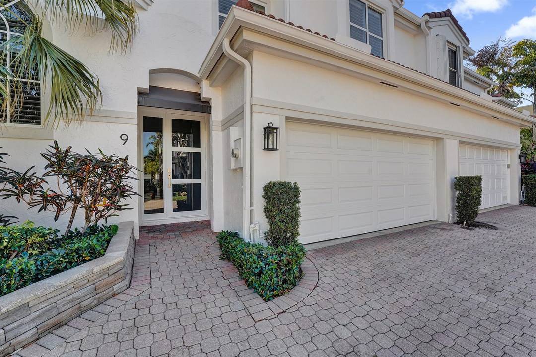 3 bedroom, 2. 5 bath luxury townhome complete with a private 2 car garage and soaring ceilings that create a bright, airy ambiance throughout.