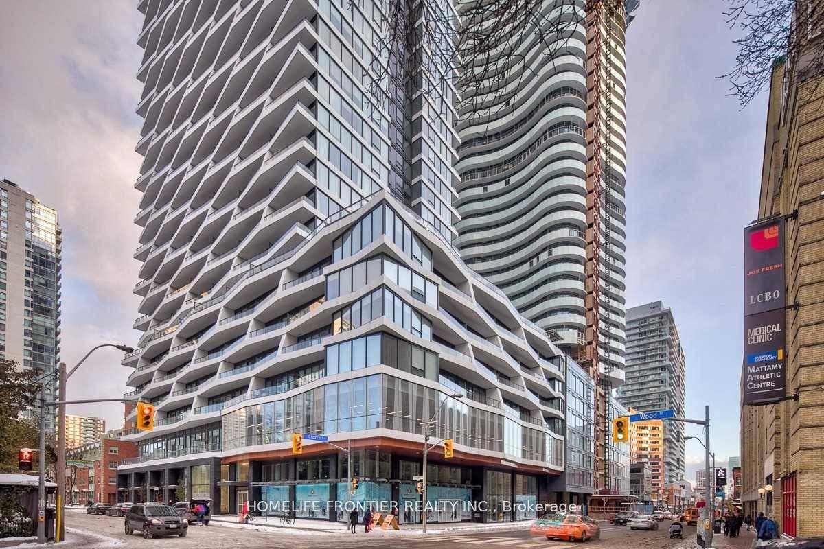 Beautiful 1 Den Unit Axis Condos.