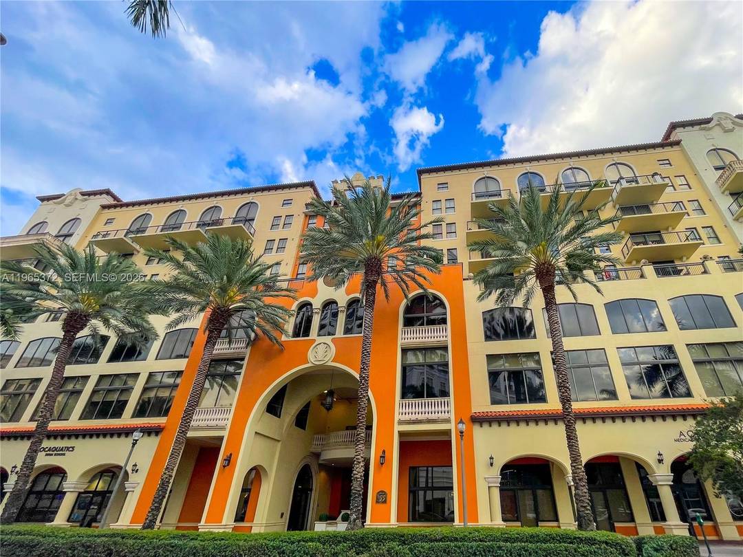 Priced to Sell ! 3BR 2. 5BA in a Coral Gables luxury building !