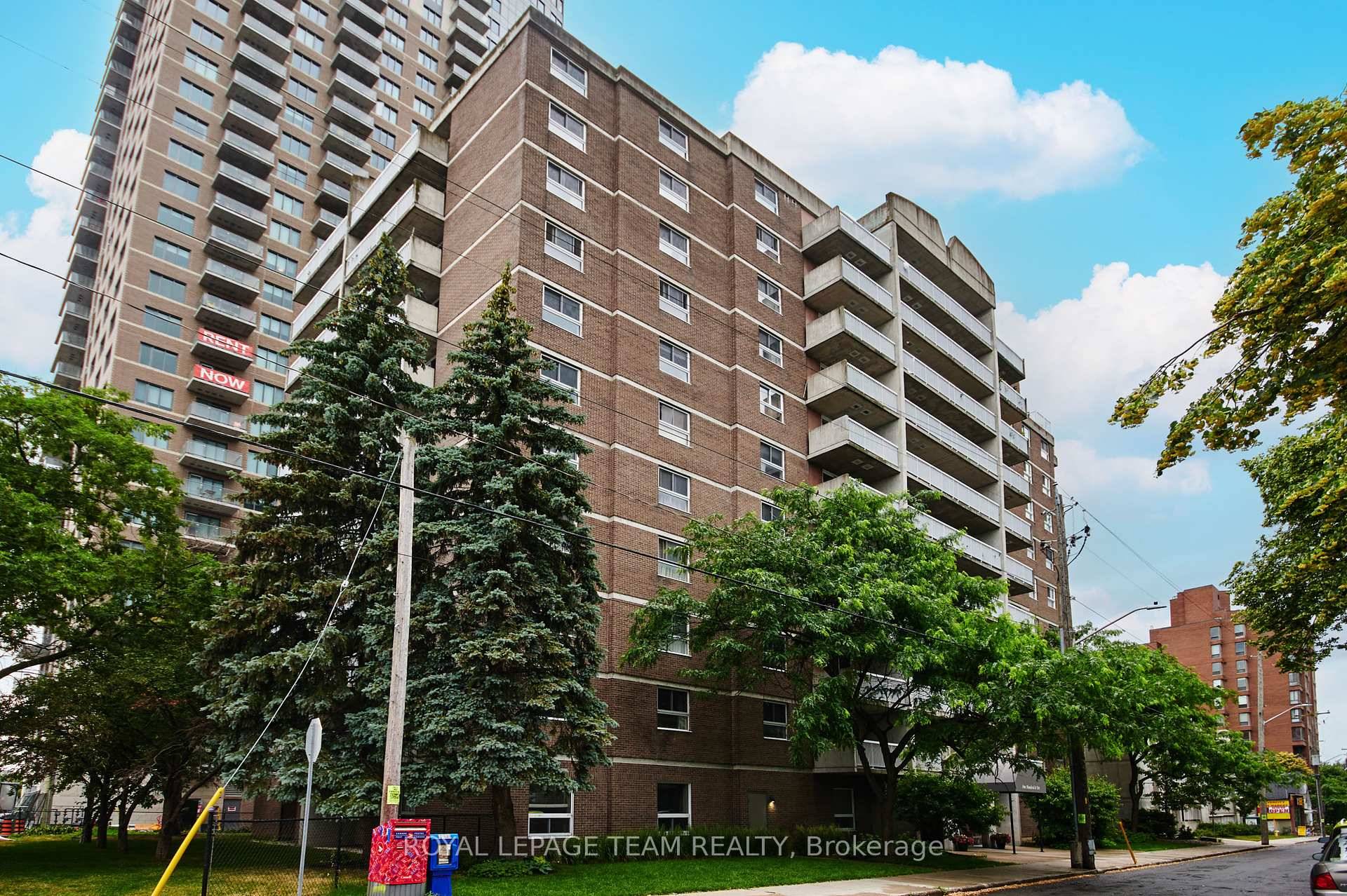 Great value with over 800 sqft, 2 bedrooms and 1 covered parking space !
