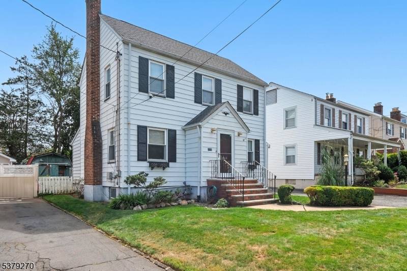 Welcome to this beautifully maintained 3 bedroom Colonial nestled in the sought after Larchmont Estate section of Union.