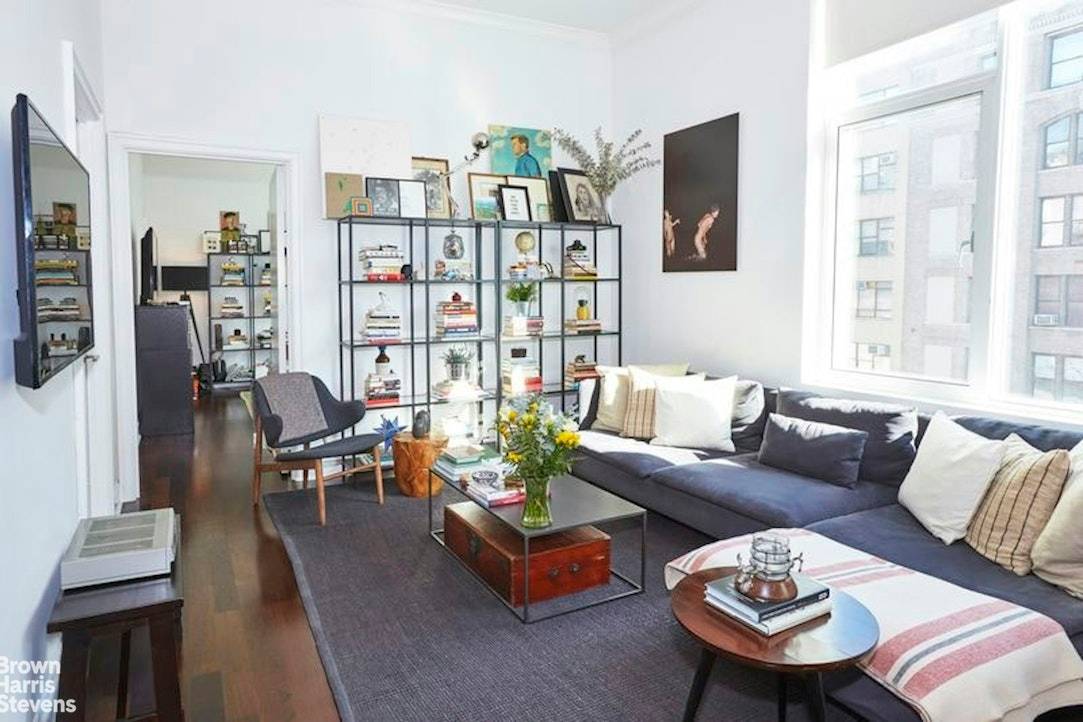 Investor Opportunity. Tenant in place till May 2025Rarely available in Tribeca, the Zinc Condominium this one bedroom, one and a half bathroom, loft like open kitchen designed apartment features hardwood ...