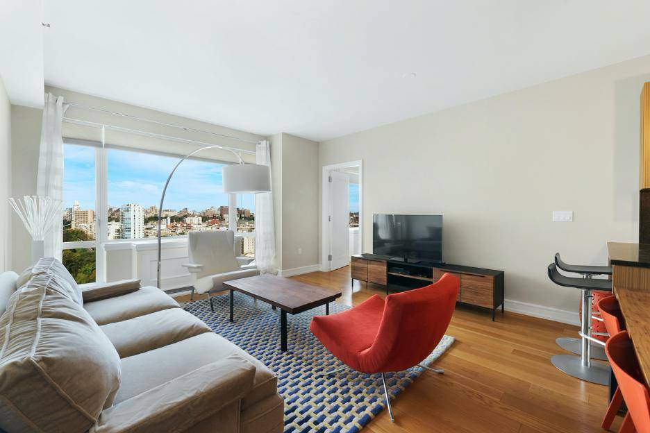 Welcome to a residence where luxury and lifestyle harmonize, perched on Fifth Avenues renowned Museum Mile.