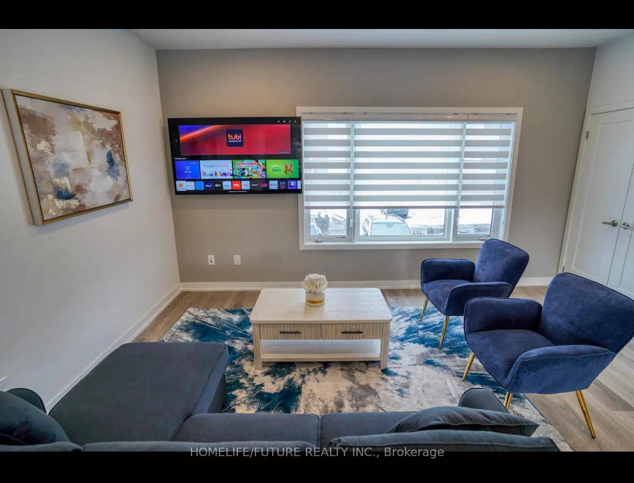 This luxury Niagara Falls townhome offers 1500 square feet of modern living with three bedrooms, 2.