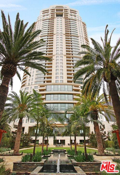 1  W Century Dr LA