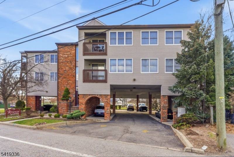 Riverside Ave Lyndhurst Twp. New Jersey Single-Family