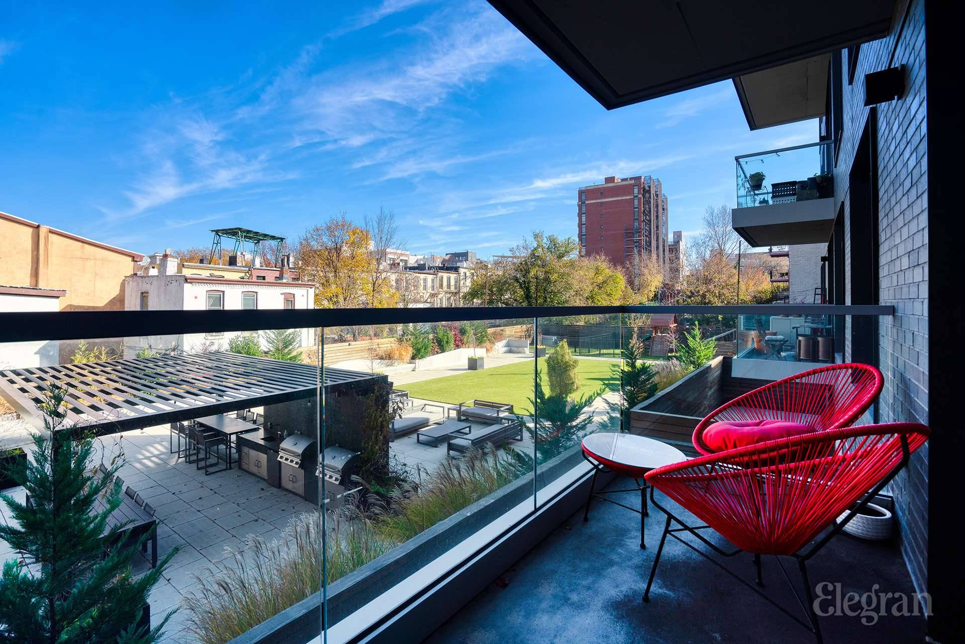 A carefully considered two bedroom residence, 3K offers ample living space, custom floor to ceiling, double paned, Italian windows, 7 European oak wood flooring, and abundant closet space throughout.