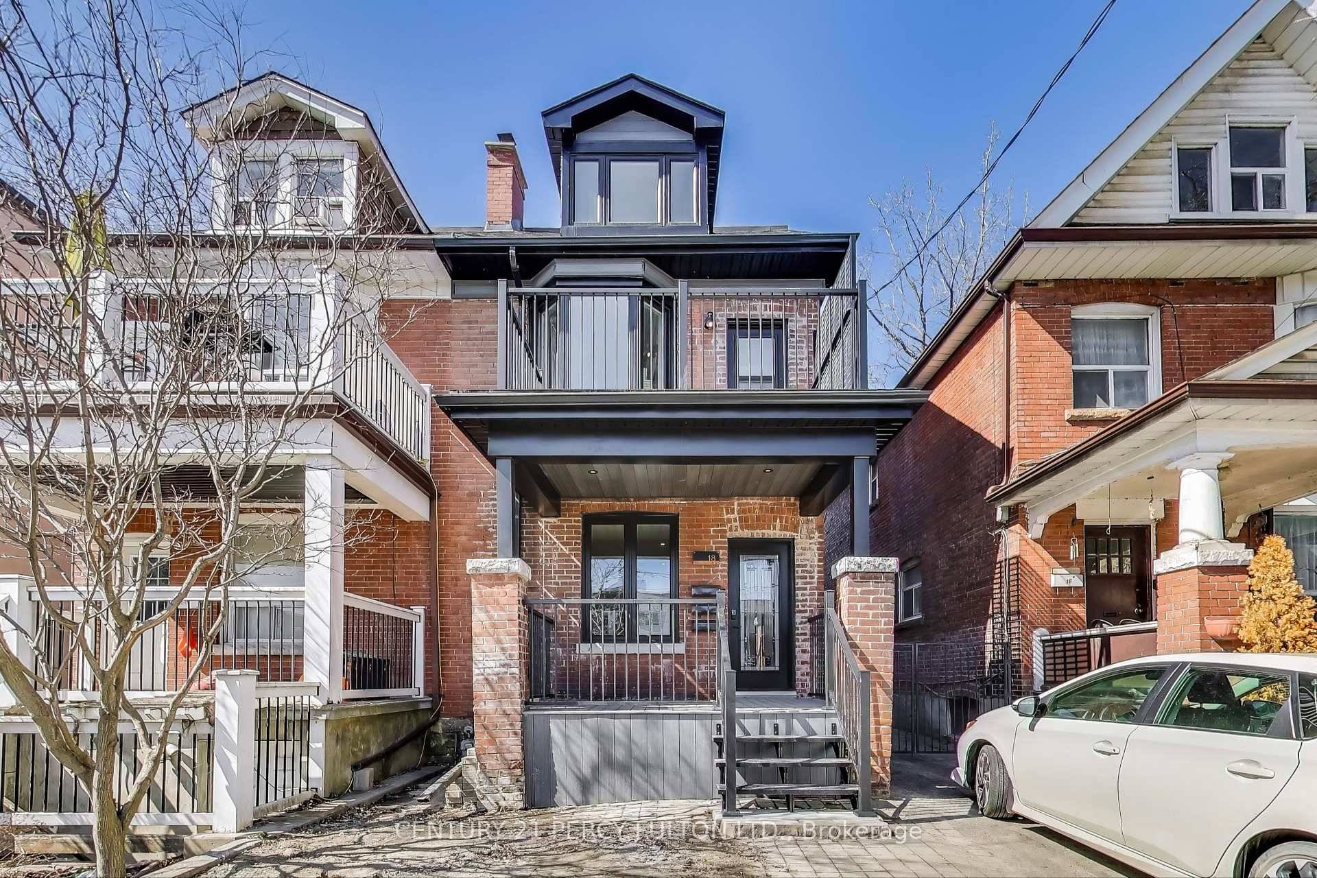 This beautifully renovated 2 bedroom, 1 bathroom unit is completely rebuilt down to the studs and never lived in, offering a pristine, move in ready home in a fantastic neighbourhood.