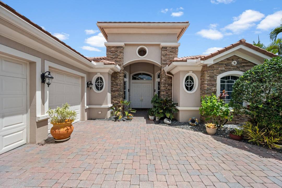 Fully Furnished Appointed Seasonal Rental Offering on this stunning 5 Bedroom 3.