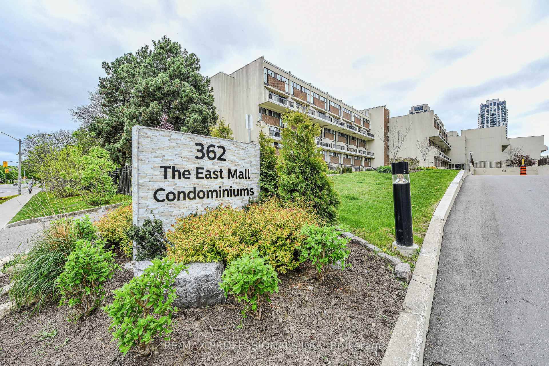 AAA location. One Of The Best Layouts At Queenscourt Condos, 3 Bedrooms, 2 Washrooms, The big Den can be used as the 3rd bdr, 1 underground Parking Spot, Big Covered ...