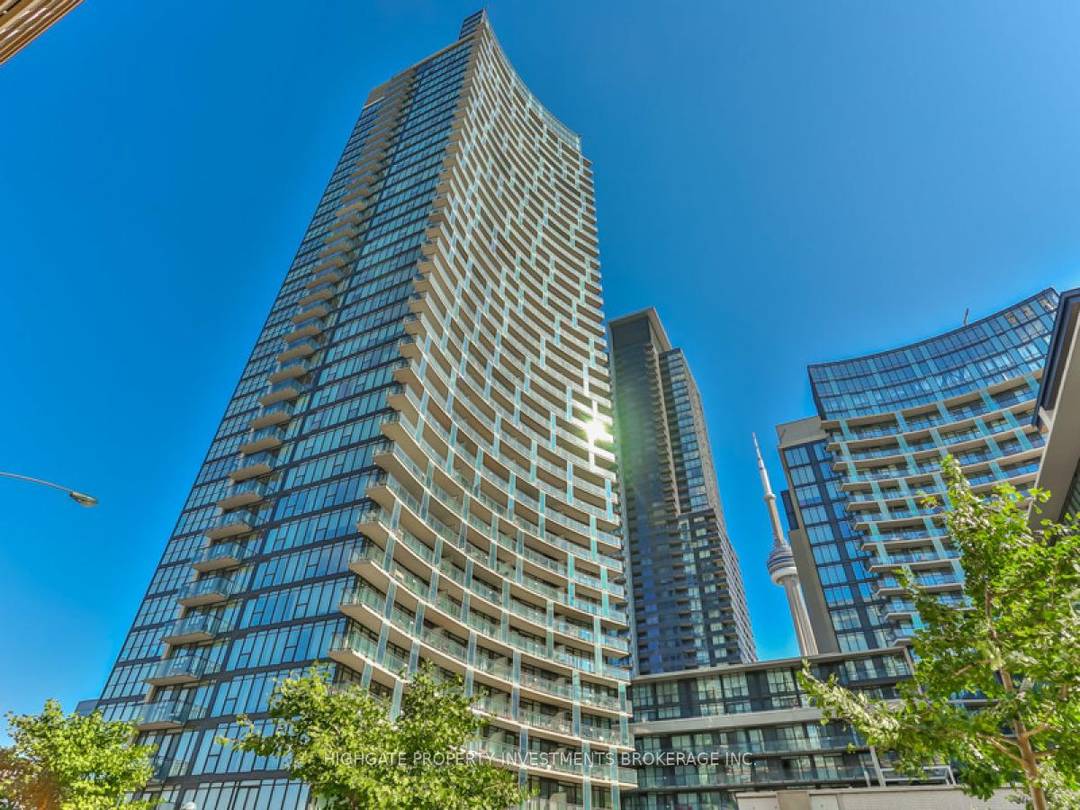 Bright amp ; Spacious 1 Bed, 1 Bath Spadina Fort York Highly Desirable Location !