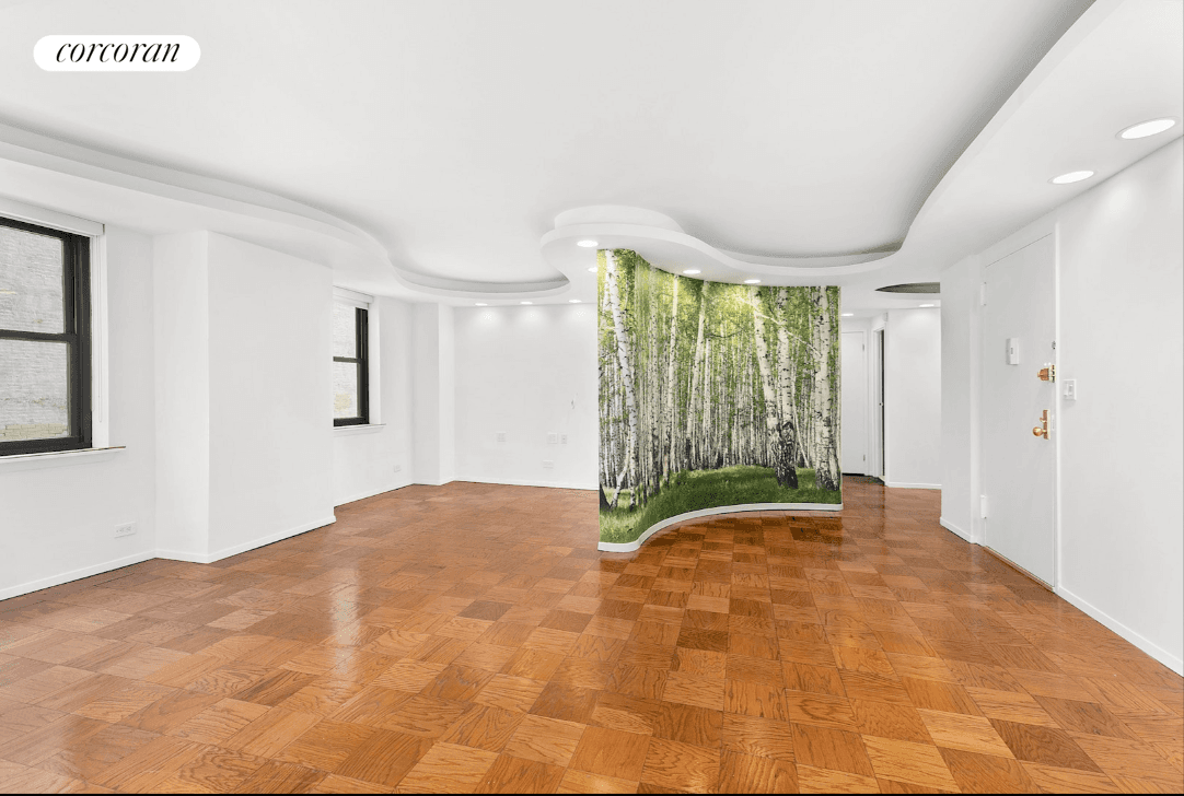 Spacious corner 2BD 2BA apartment with DOUBLE living room and TRIPLE exposure, South, West and East !