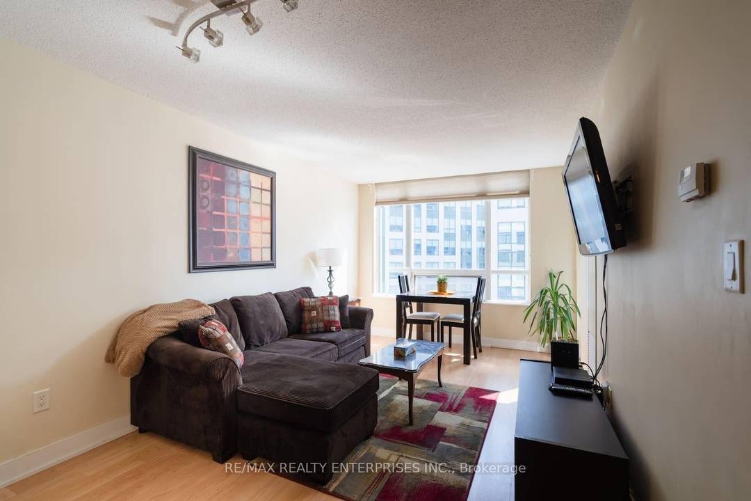 Furnished Luxury Suite 620 sq Ft Living Space w Balcony CN Tower View gt ; 3 to 12 months Short Term Executive Rental Corporate Contract Staff Professionals, Athletes gt ; ...