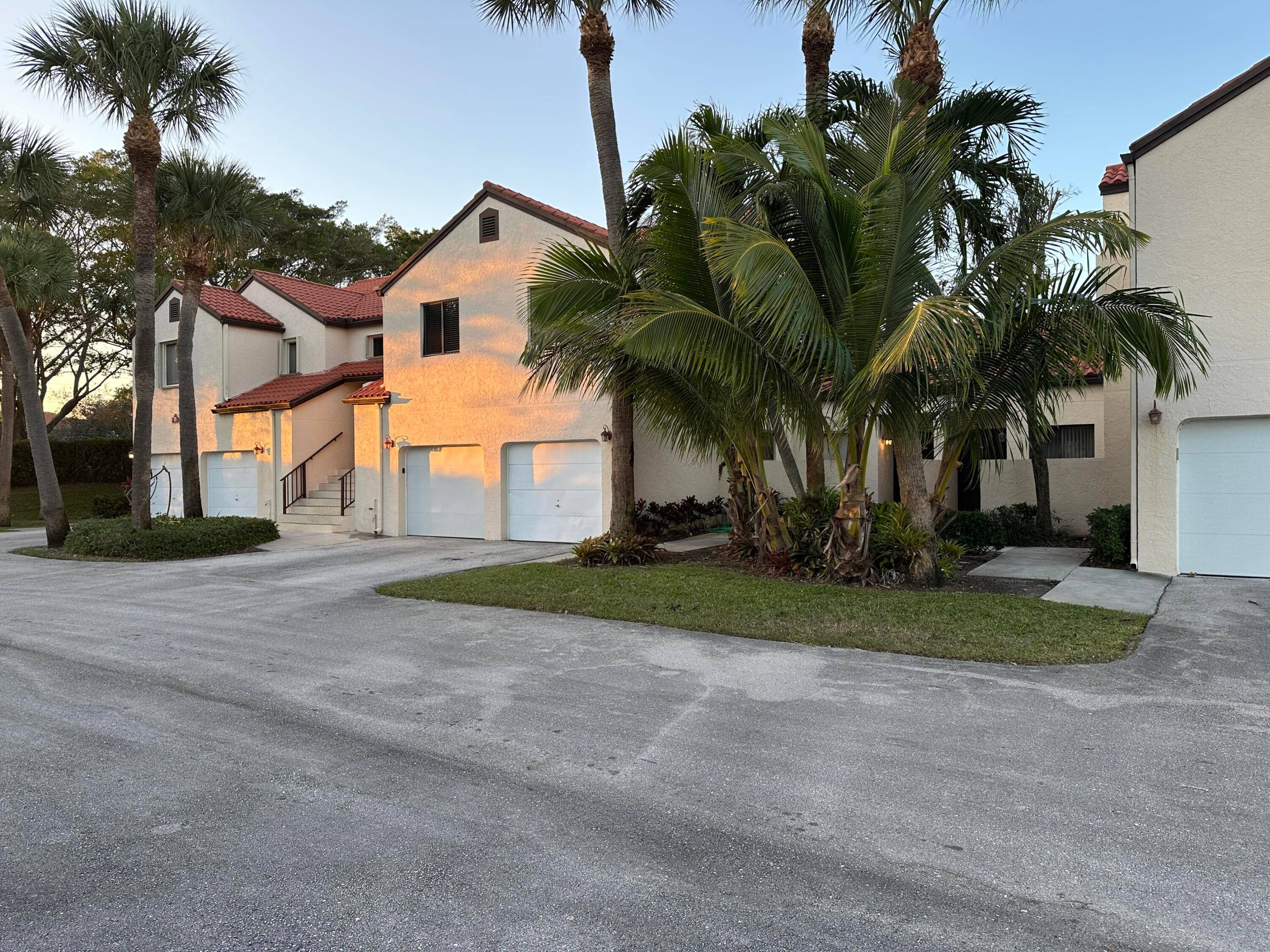 Newly Renovated 3 Bedroom, 2 Bathroom Condo in a Quiet, Gated Community in Boynton BeachThis beautifully updated condo features luxury vinyl flooring, quartzite countertops, and custom maple kitchen cabinetry.