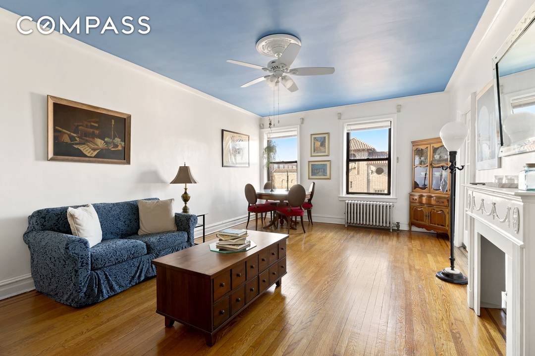 Spacious 1, 000 sqft corner unit 2 Bedroom 1 Bath at The Fillmore !