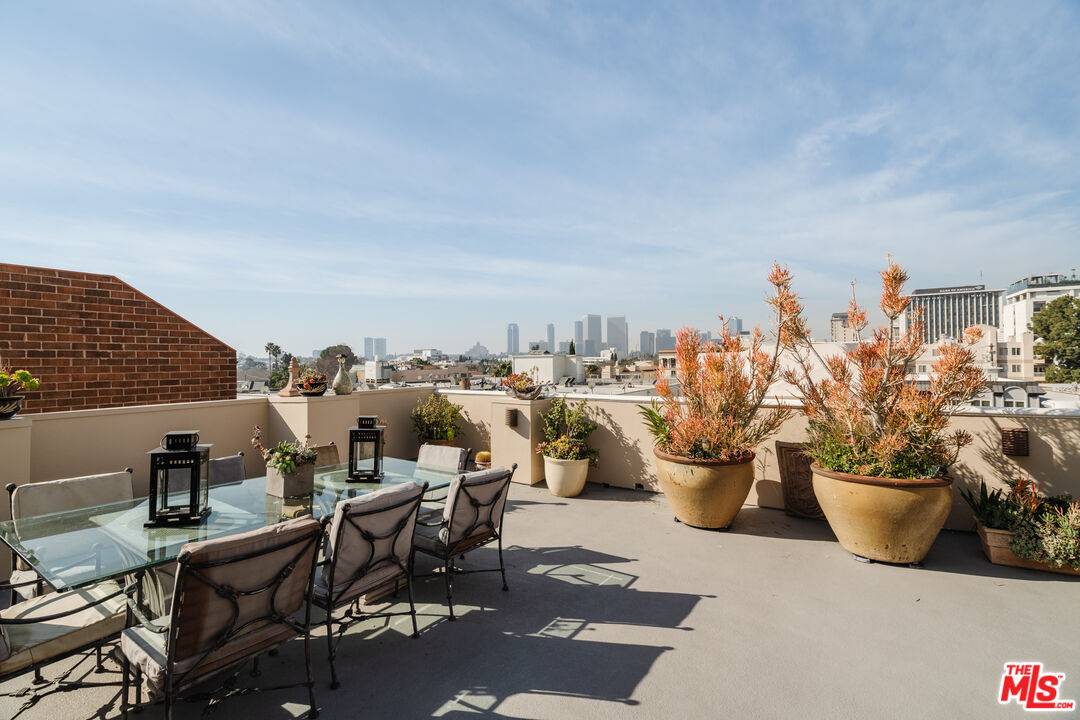 125 S Rexford Dr 3BR Beverly Hills La