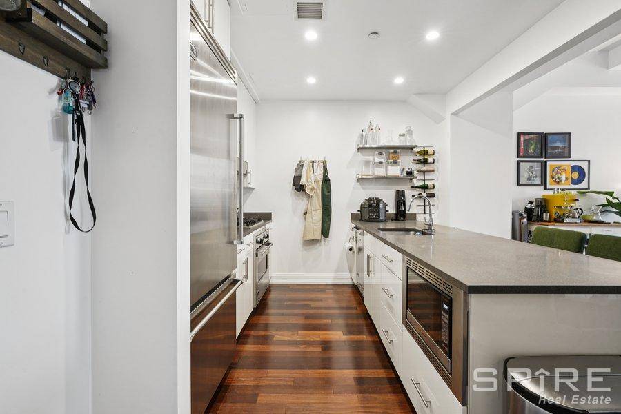 SPACIOUS amp ; SUNNY 1BR AT THE ICONIC ONE HANSON PLACEStep into this bright and airy 934 sq.