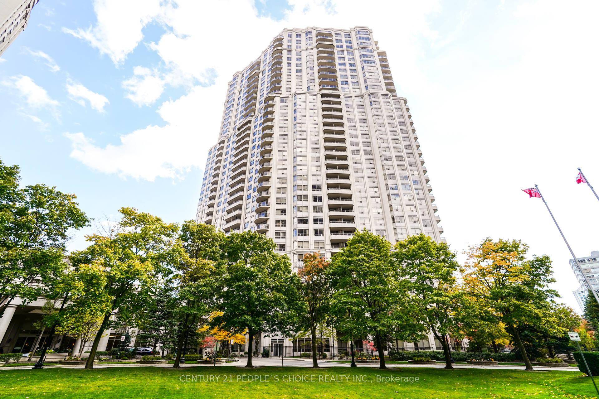 Must see gorgeous 2 Bed Den Penthouse In One Of The Most Luxurious And Well Maintained CondoBuilding In Mississauga.